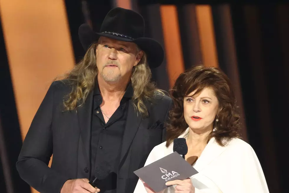 Trace Adkins Explains Why Kissing Susan Sarandon Was ‘Terribly Awkward’