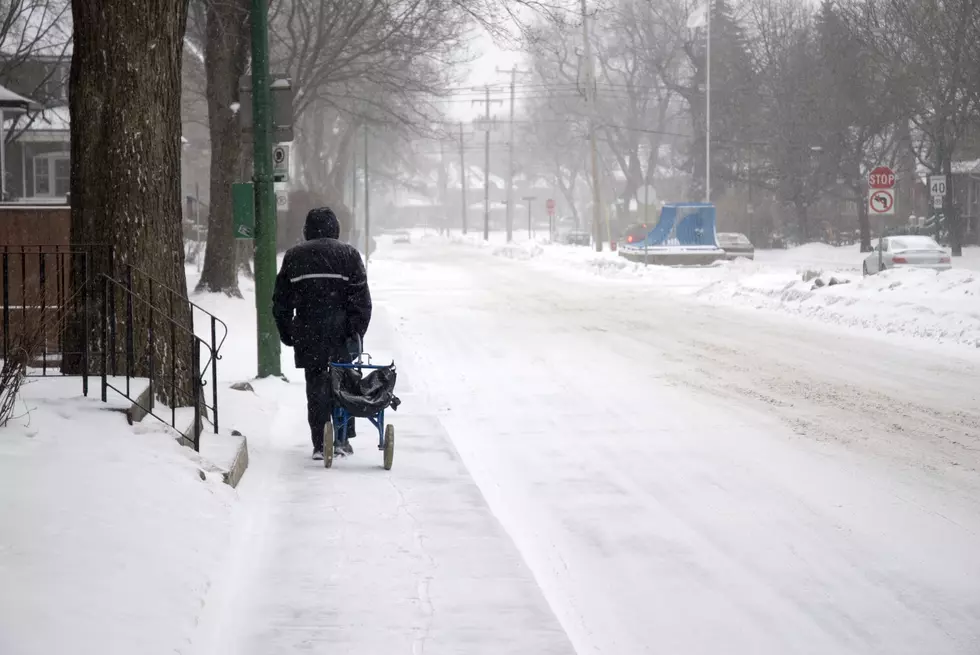 Iowa Postal Worker Rescues Elderly Woman From Frigid Fall