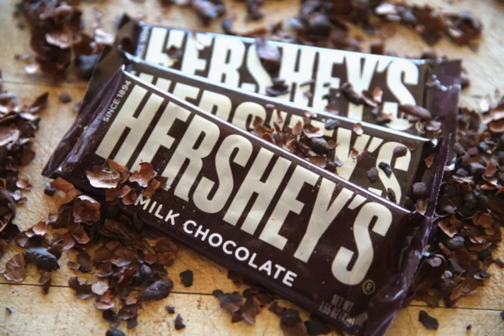 Why Is Hershey Changing It’s Candy Bar Wrappers?
