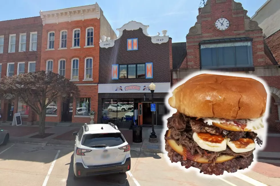 One of Iowa’s Best Burgers is Topped With Cheese Curds