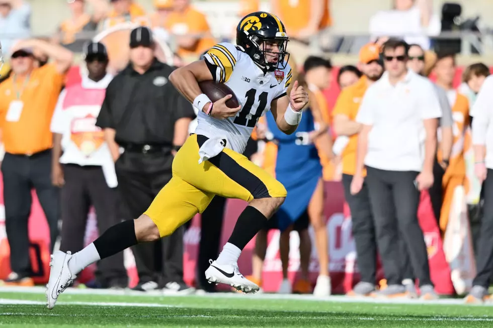 Another Iowa Quarterback is Leaving the Hawkeyes