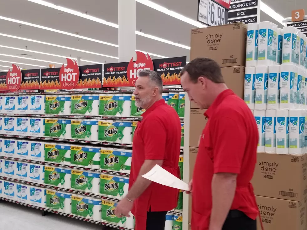 Kurt Warner and Peyton Manning Were in Cedar Falls Last Night!?